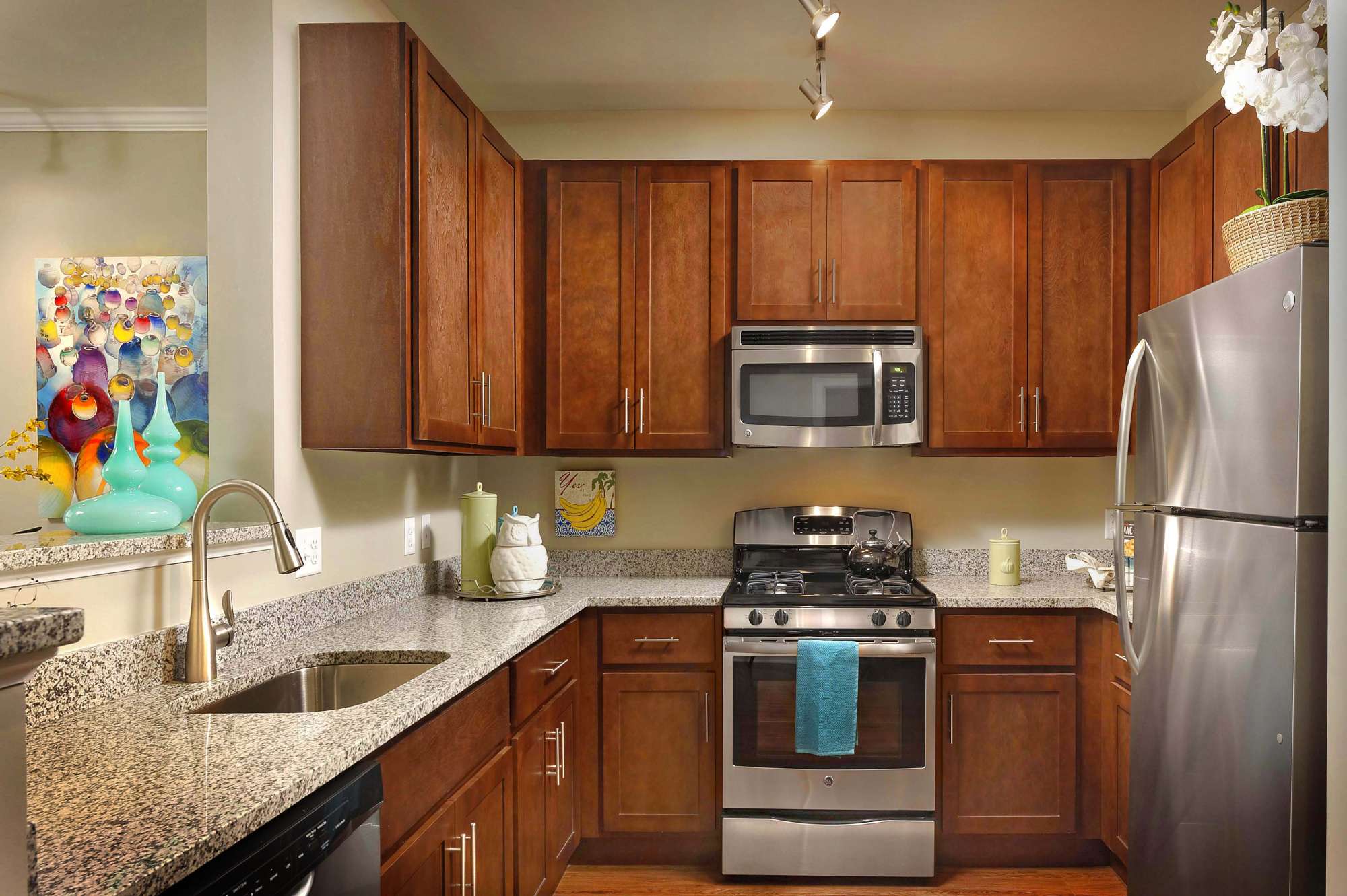 Millstone at Kingsview : A chef's dream kitchen awaits with shaker-style cabinets, a stainless steel appliance package, and granite countertops.