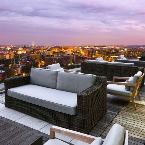 Complete your day’s serenity with our stunning, rooftop views of the city and beyond.