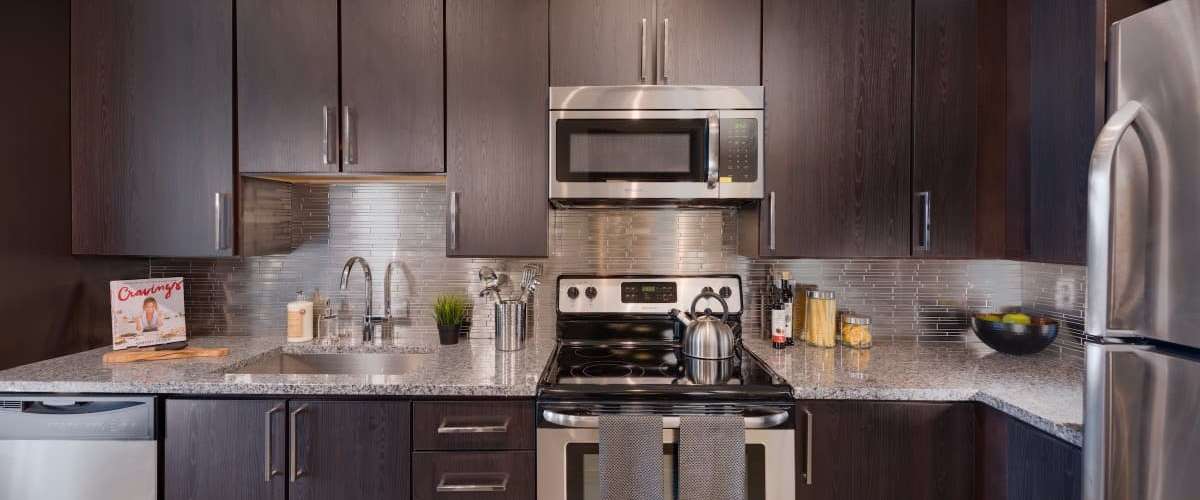 Union on Queen : Beautiful granite counter tops with a matching island.