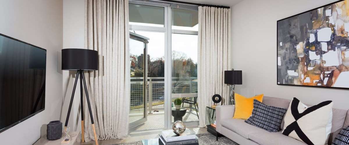 Union on Queen : Large balconies with views of Washington DC.