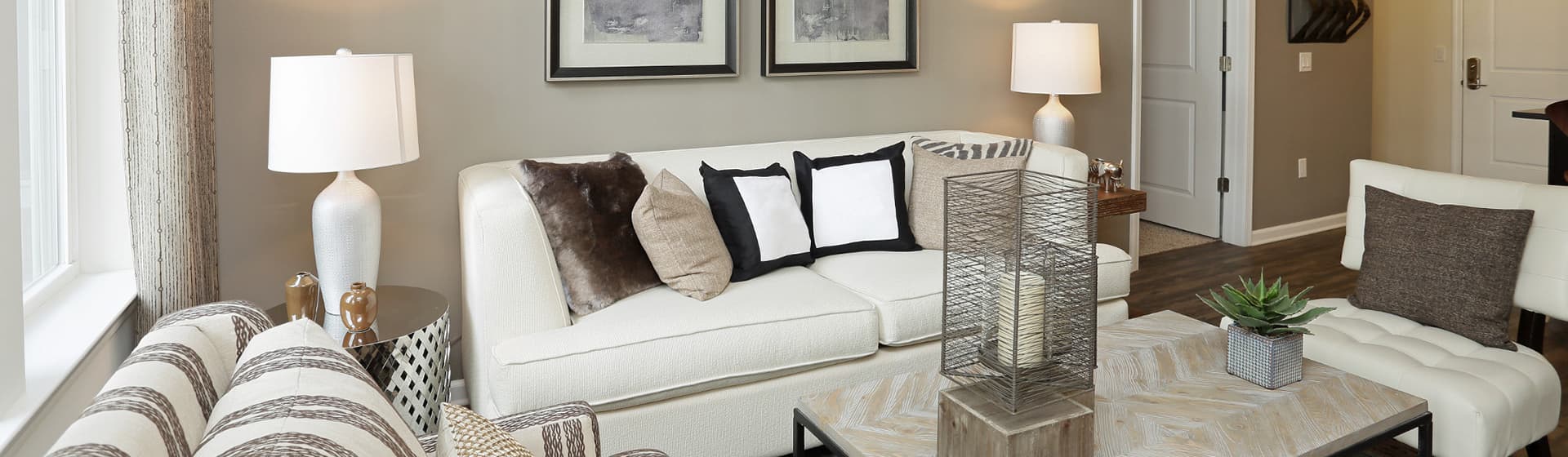 The Allure Mineola : Model Living Room