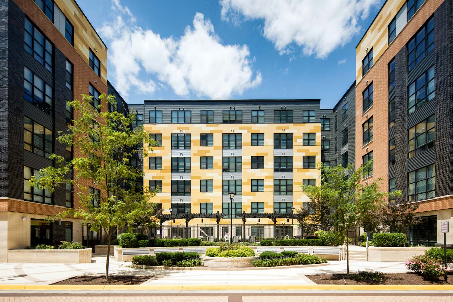 The Julian at Fair Lakes : Exterior