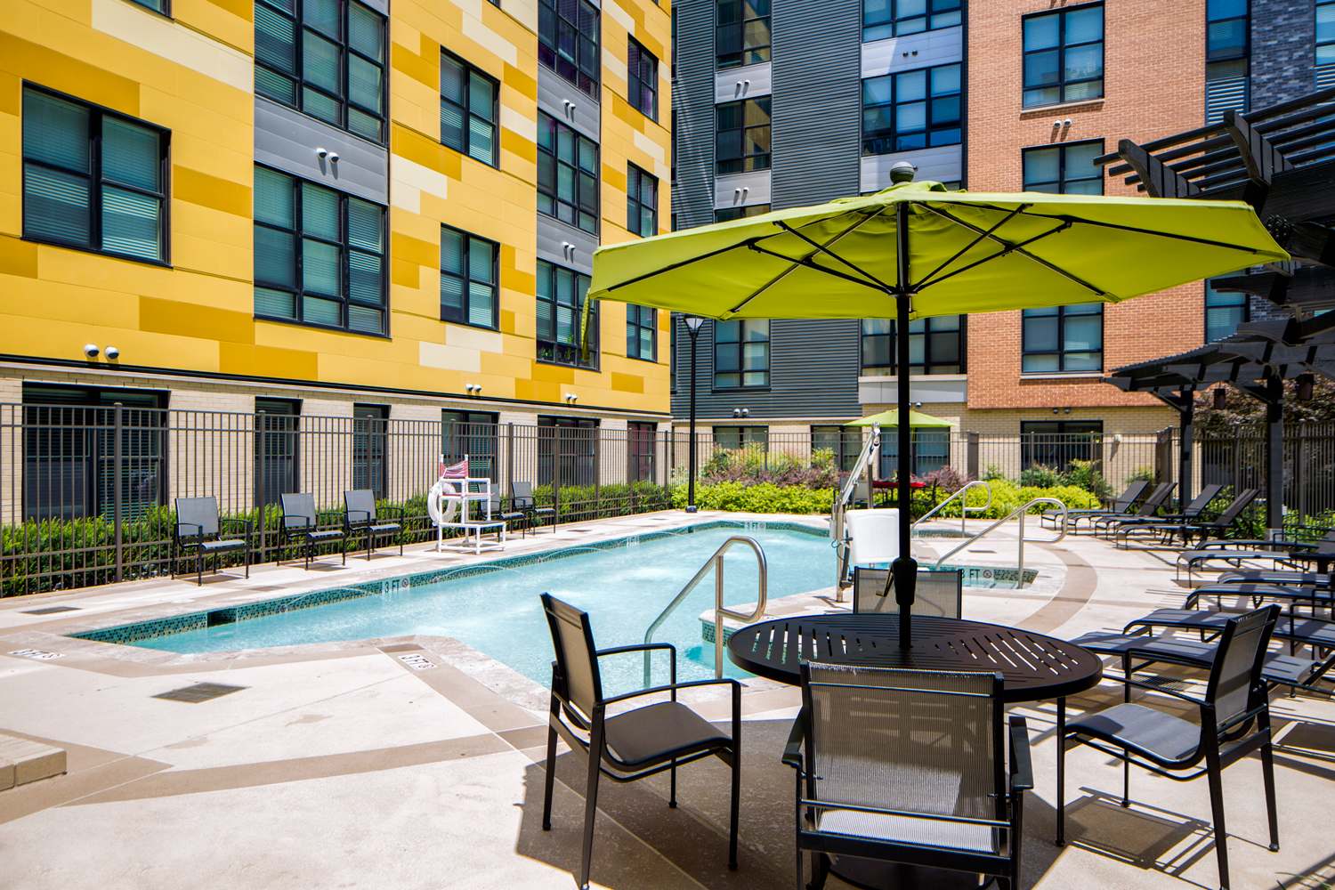 The Julian at Fair Lakes : Pool