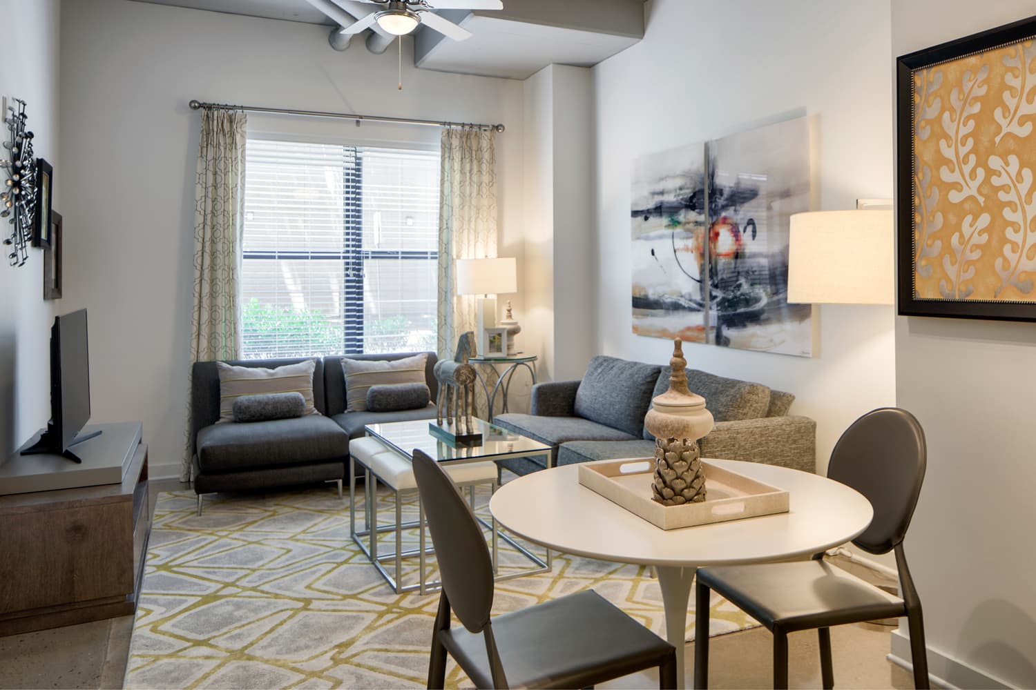 The Julian at Fair Lakes : Living Room