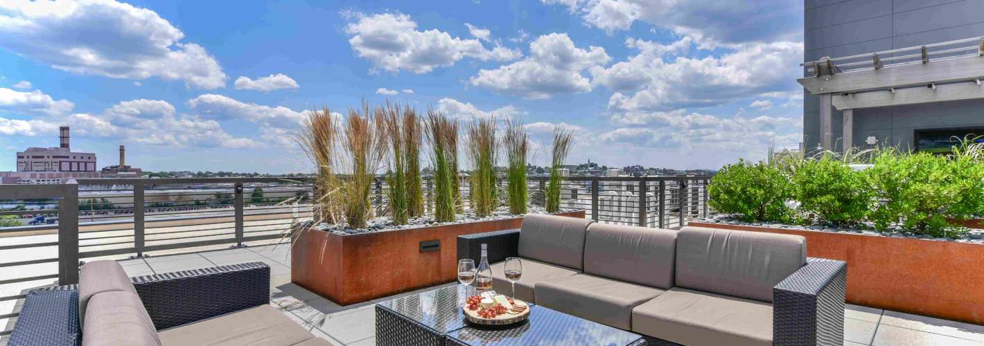 Flats on D : Roofdeck Seating