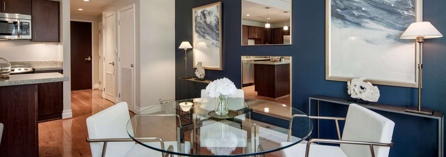 Residences on The Avenue : Living Room