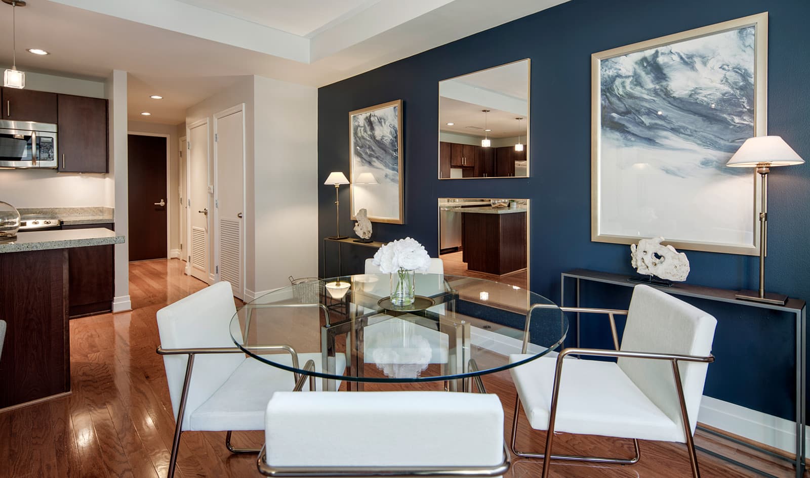 Residences on The Avenue : Living Room