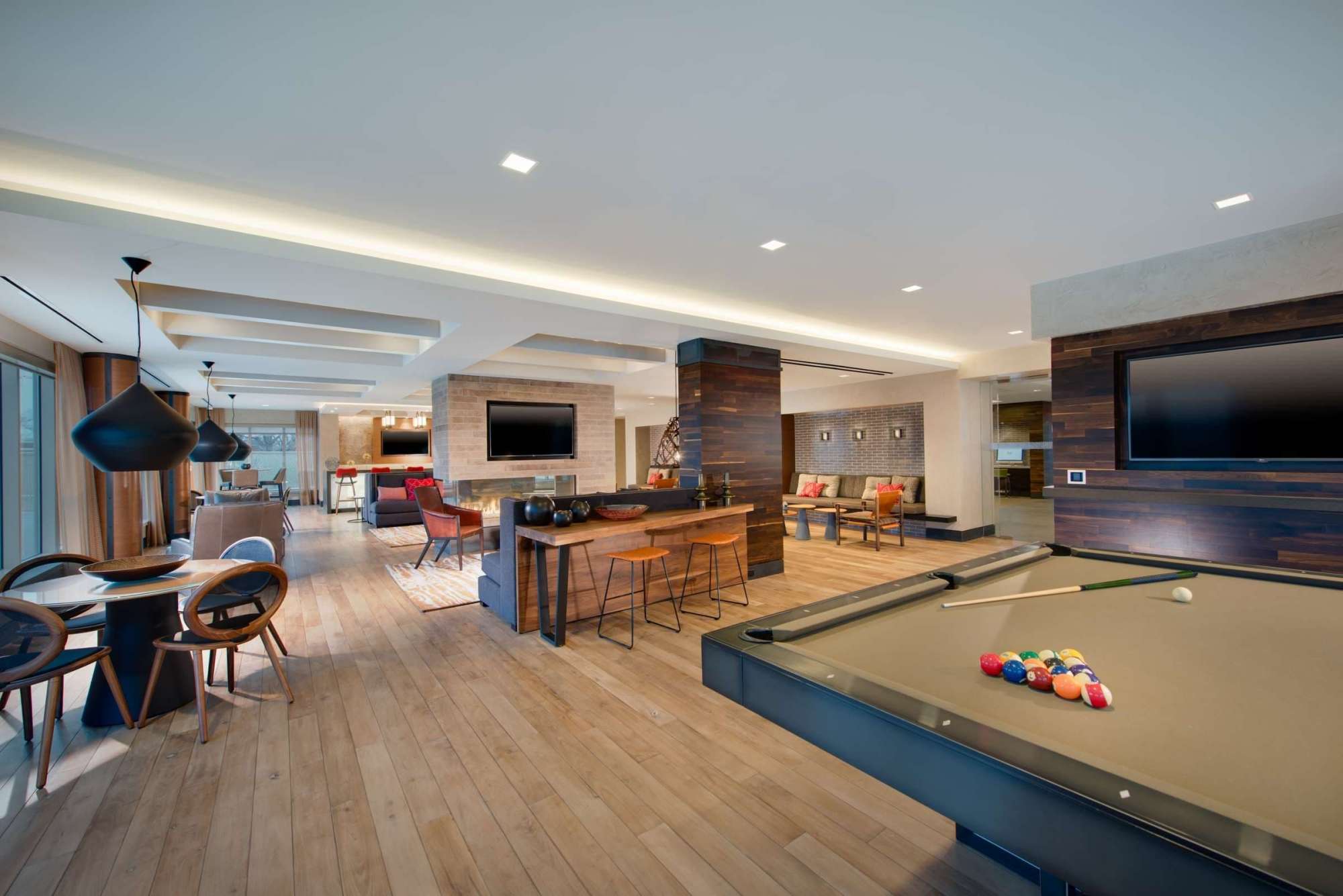 West Broad : CLUBROOM 1