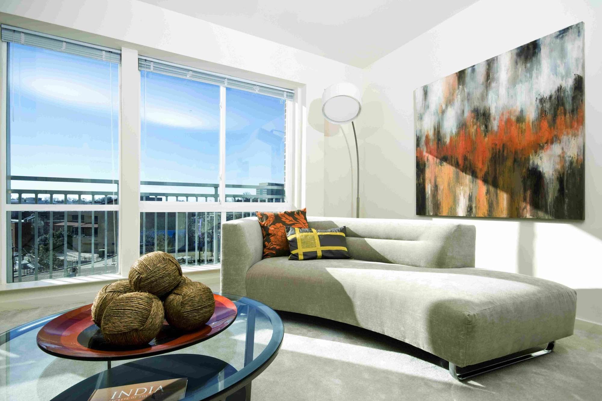 MetroPointe : Living Room 1