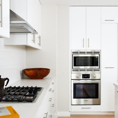 Stylish Caesarstone counters and Bosch gas cooktops and ovens create a luxe cooking experience.