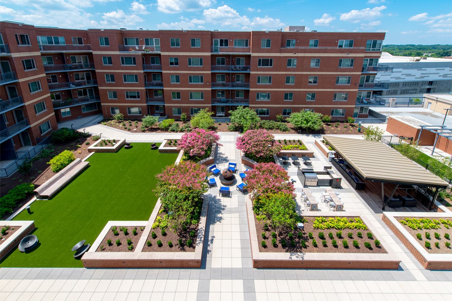 Vantage Mosaic : Take in the views of our rooftop courtyard during the day.  