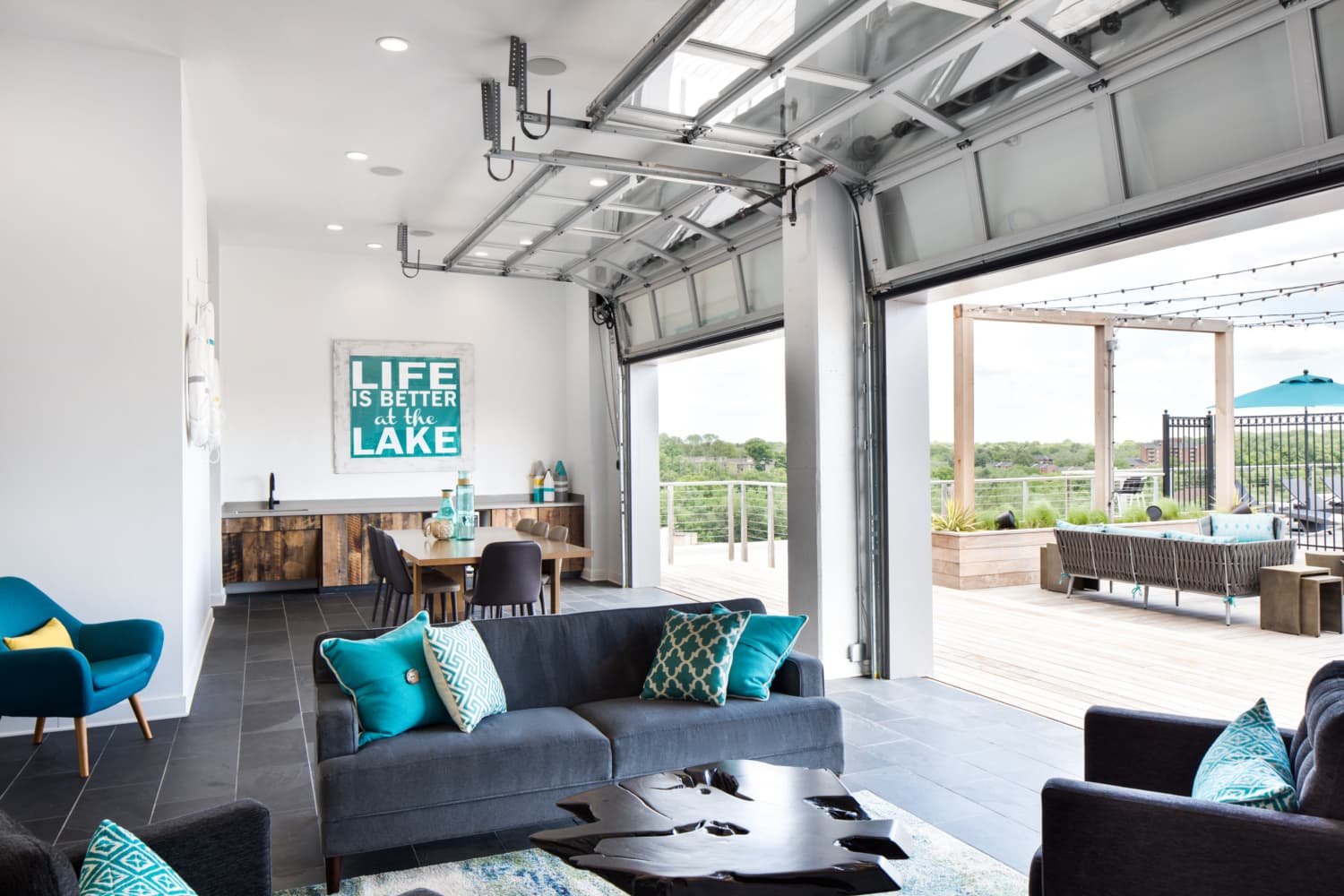 Lakehouse : ROOFTOP LOUNGE