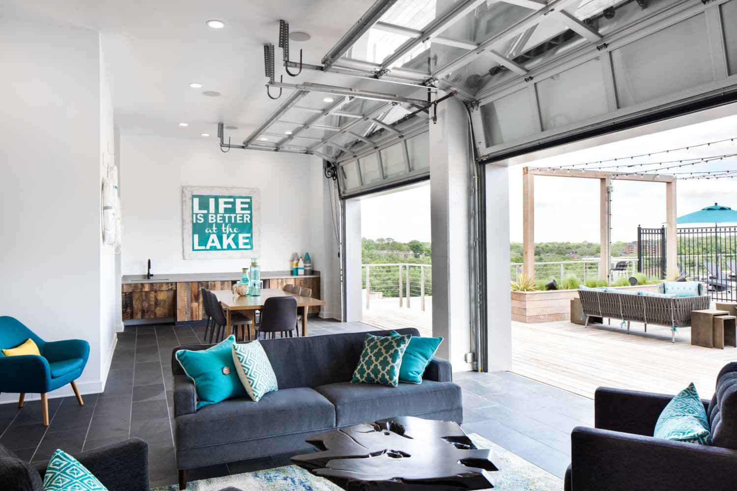 Lakehouse : ROOFTOP LOUNGE