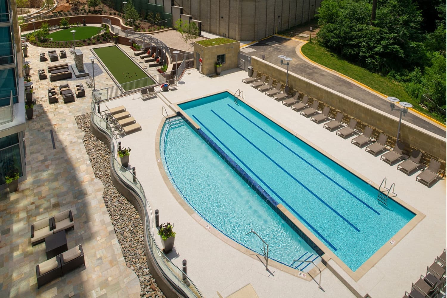 Ovation at Park Crest : Pool view