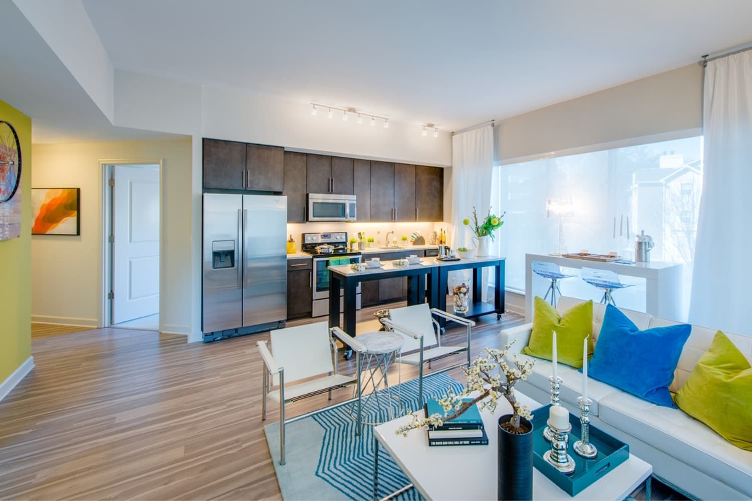 Ovation at Park Crest : Living room