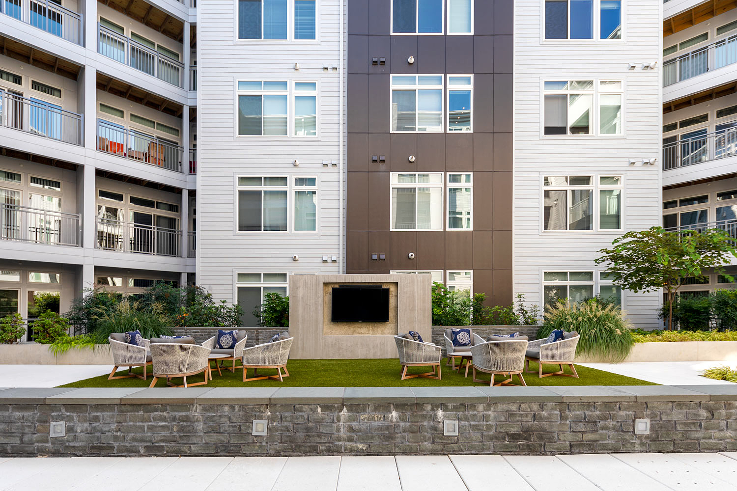 Aperture : Courtyard