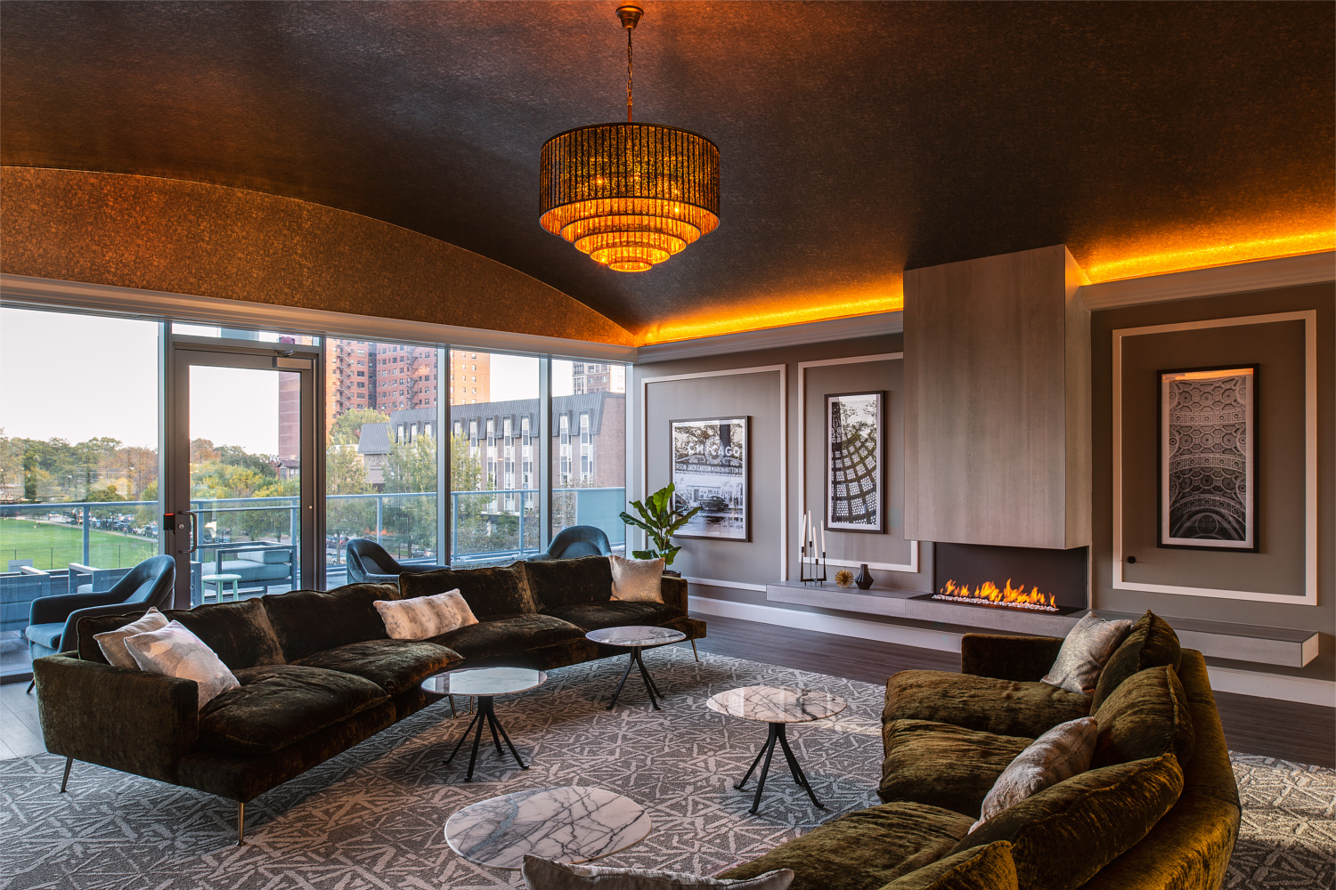 Eight Eleven Uptown : Lounge