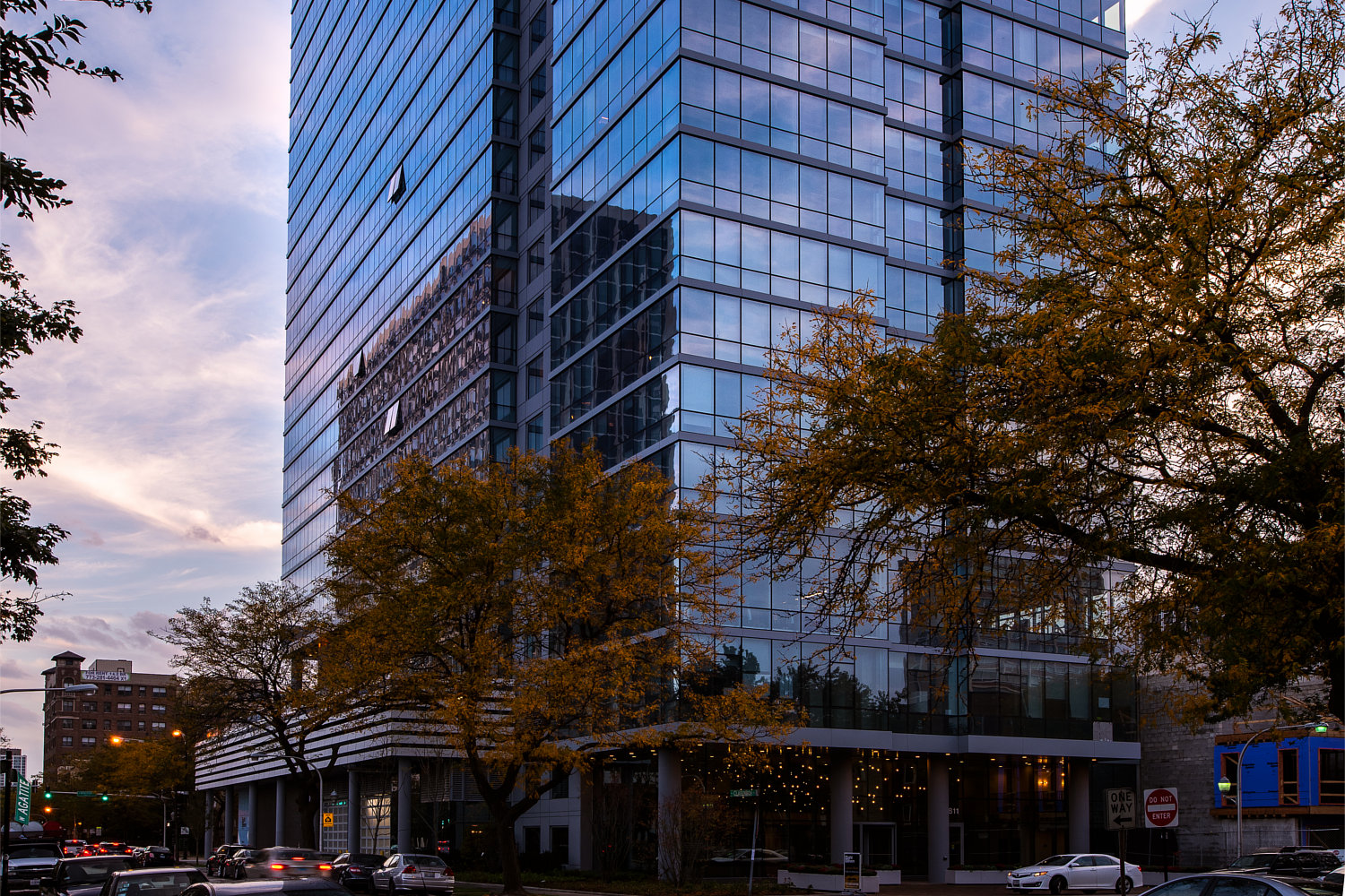 Eight Eleven Uptown : Exterior