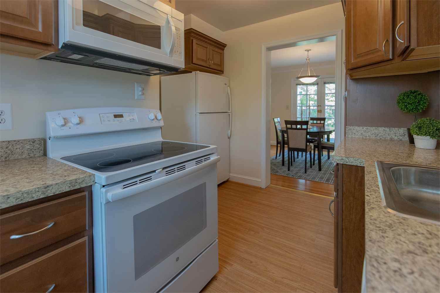 Chase Manor : Kitchen Stove