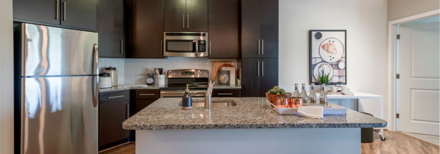 The Porter Del Ray : Over-sized kitchen islands for easy food preperation
