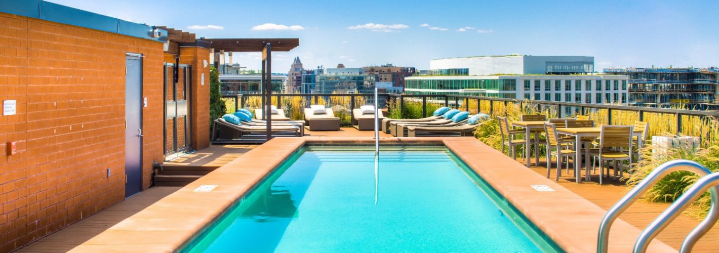 450K : Rooftop Pool
