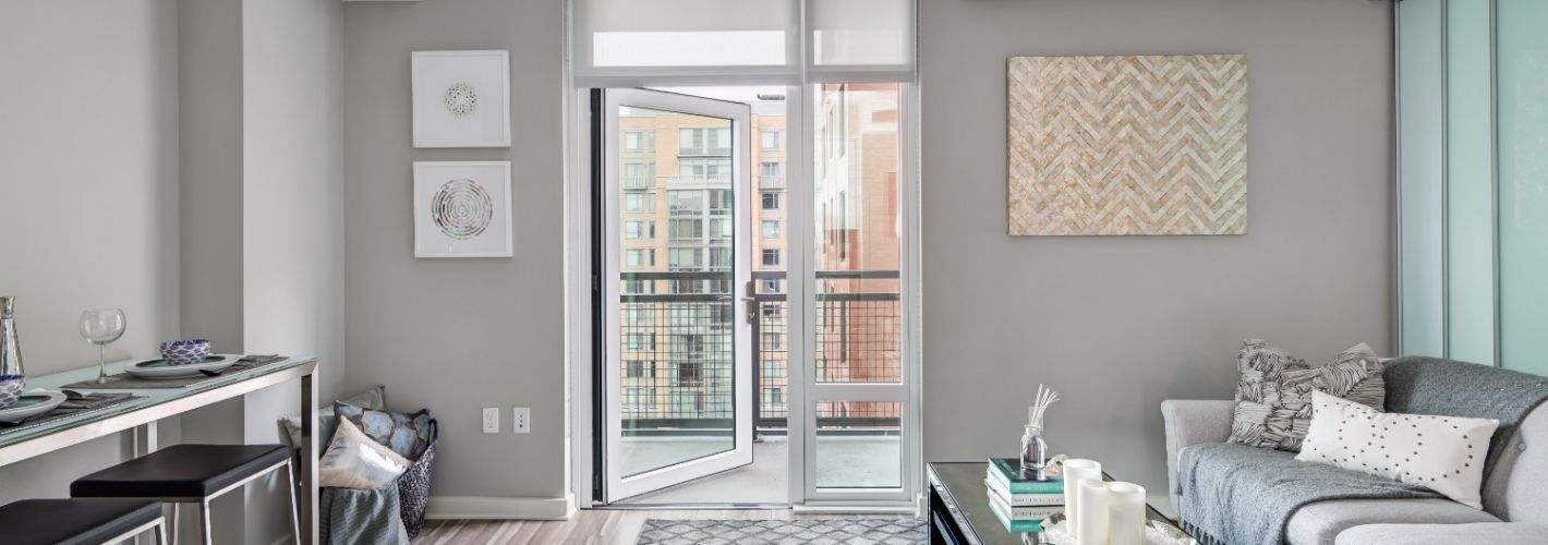 450K : Balcony