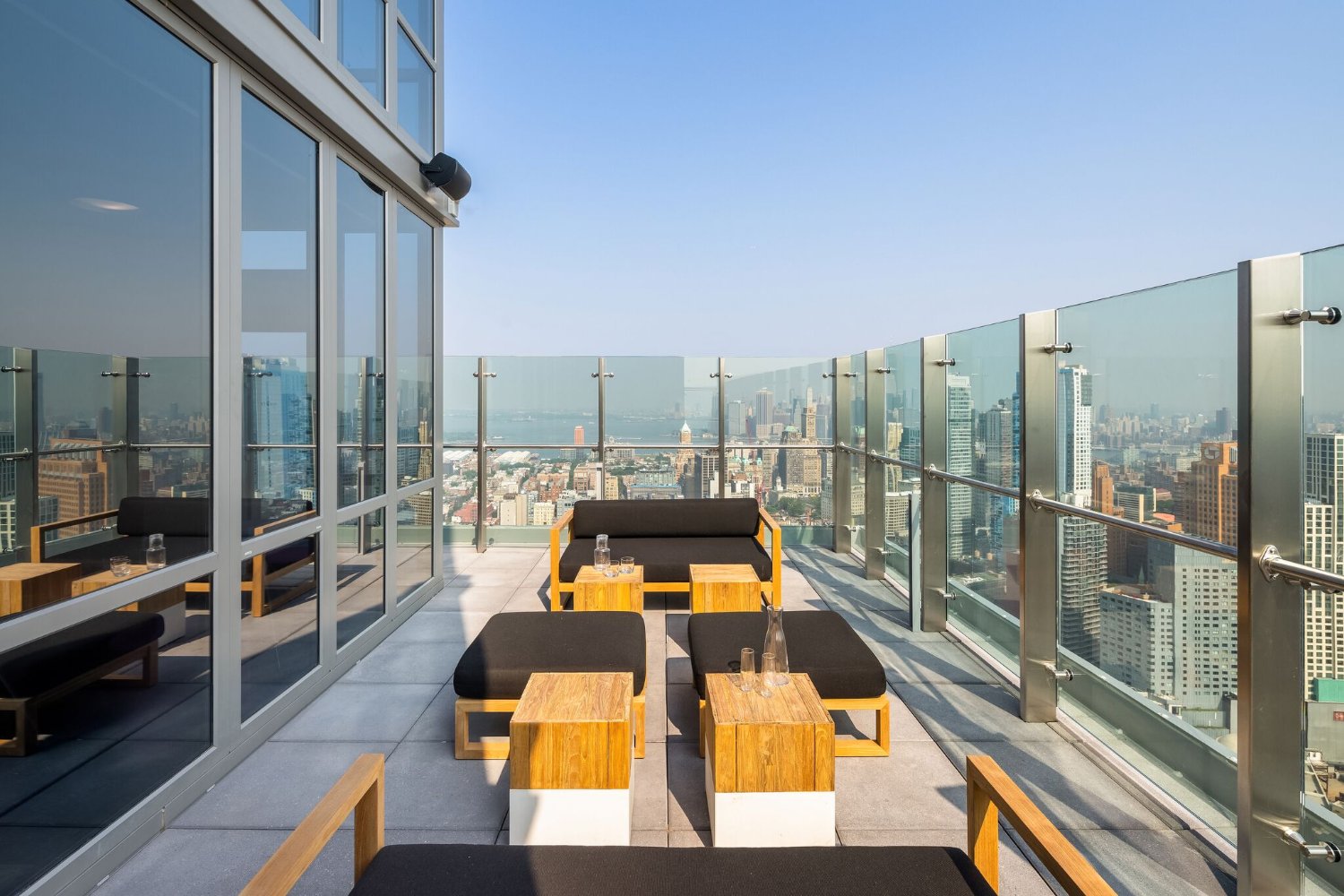 HUB : Sky Lounge Terrace