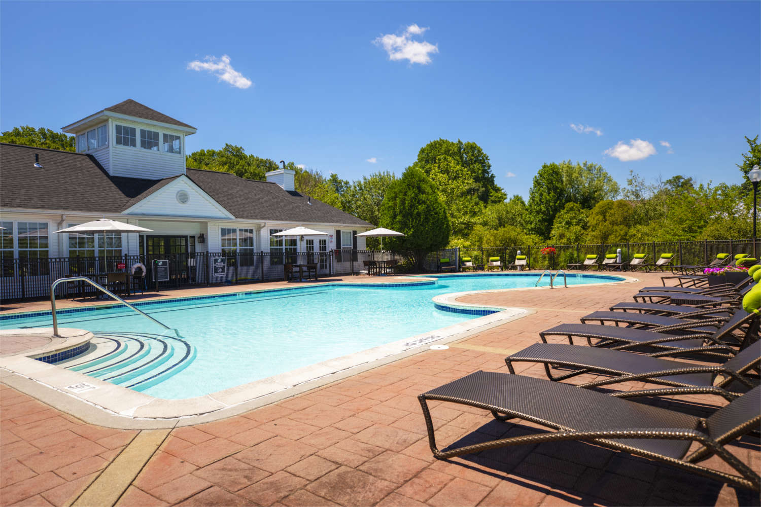 Willow Grove Apartment Homes : Pool