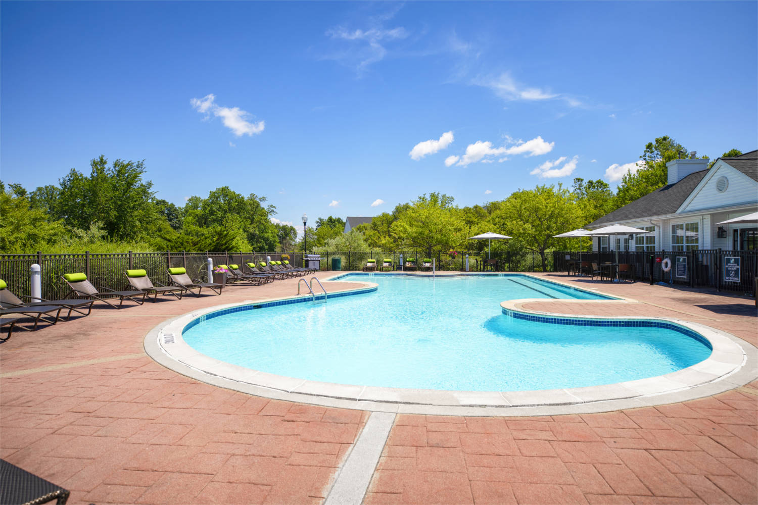 Willow Grove Apartment Homes : Pool