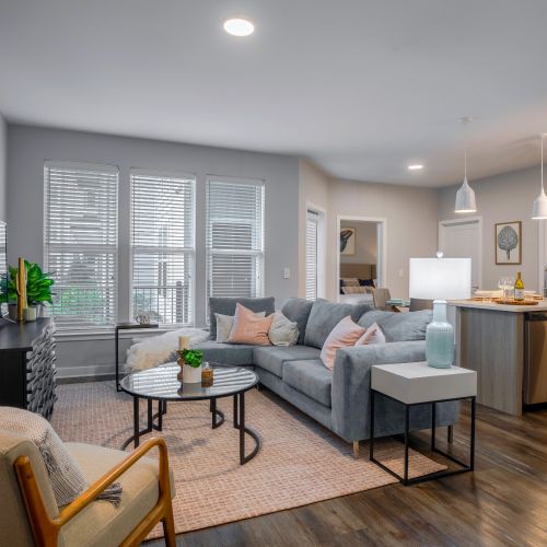 Monarch : One Bedroom Livingroom