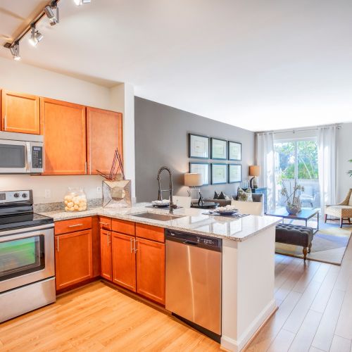 Halstead Square – Lotus & Lofts : Kitchen