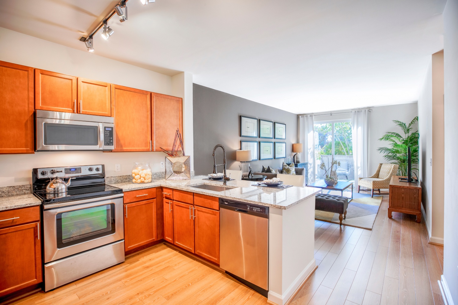 Halstead Square – Lotus & Lofts : Kitchen