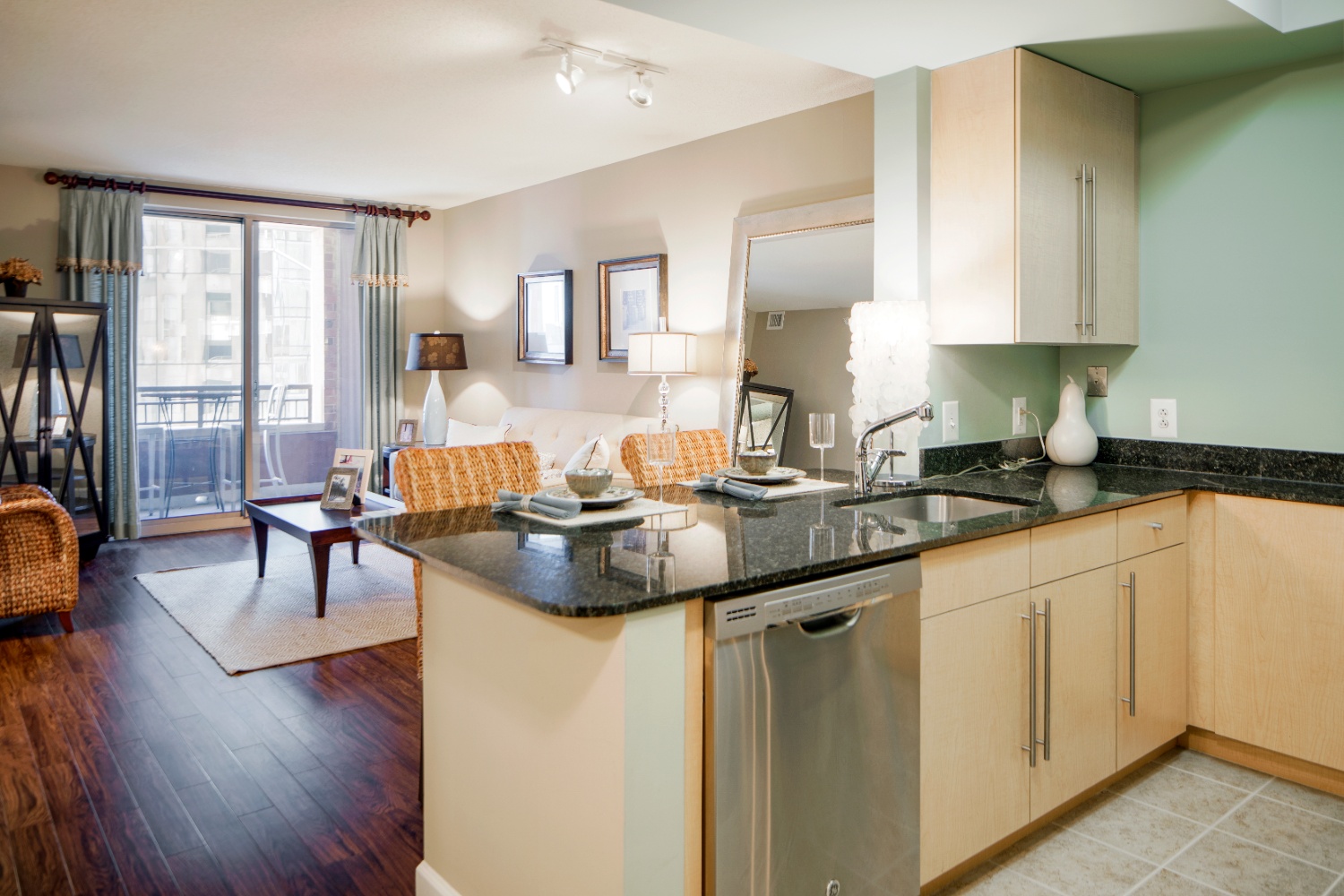Spinnaker Bay at Harbor East : Kitchen