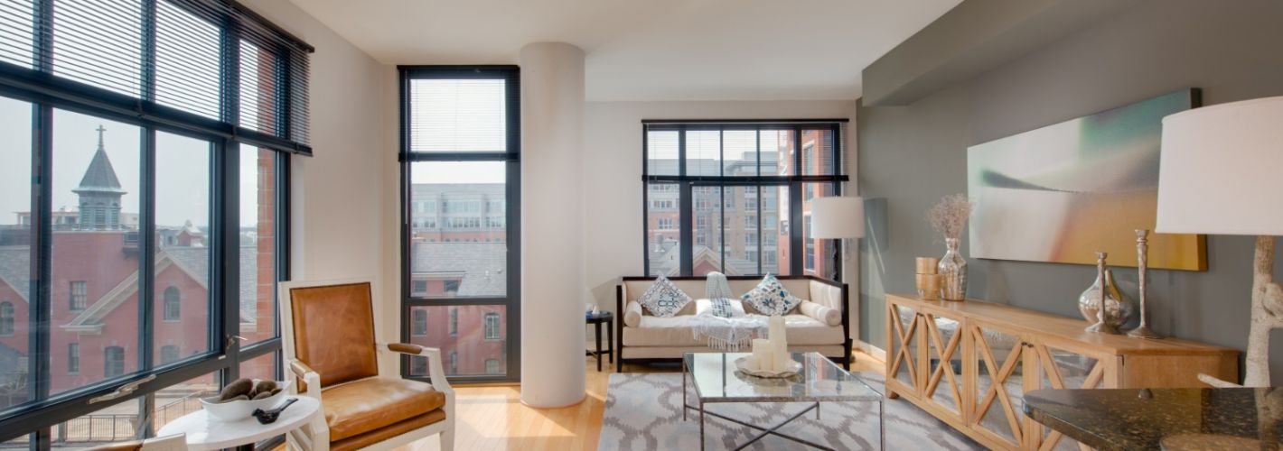 Senate Square : Living Room