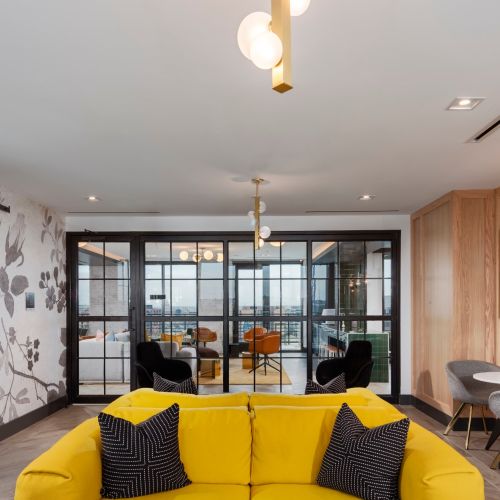 Penthouse Bird Lounge