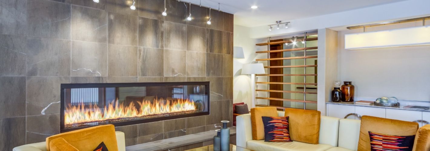 Arbors at Baltimore Crossroads : Fireplace Lounge