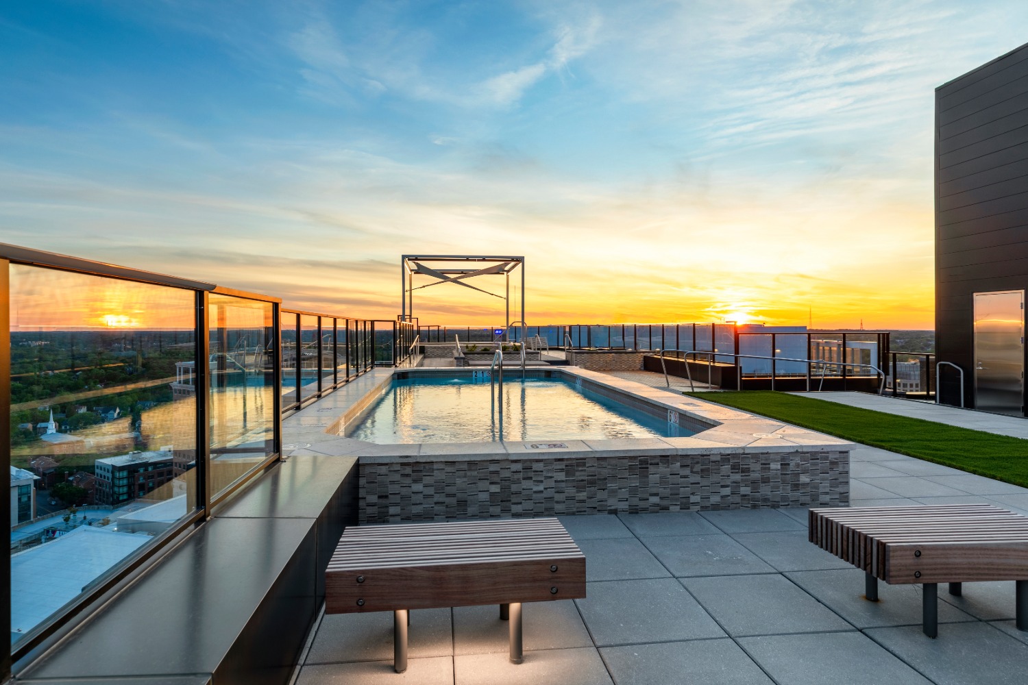 4040 Wilson : Pool