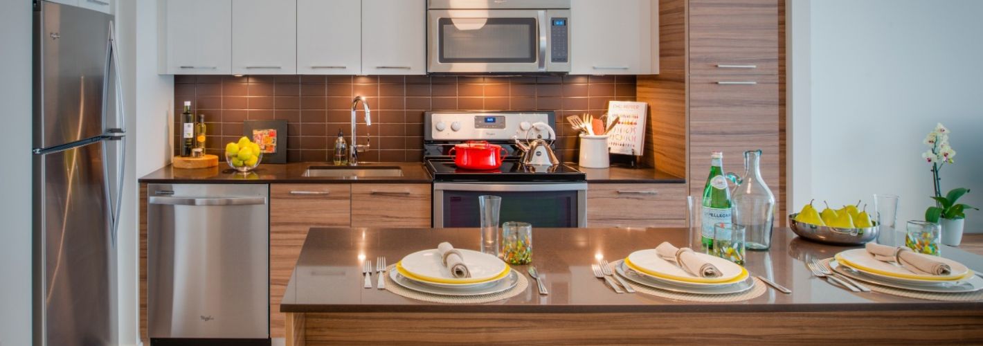 VITA Tysons Corner : Uptown: Full-tile backsplashes and Italian high-gloss lacquer cabinets grace the kitchens throughout each apartment home.