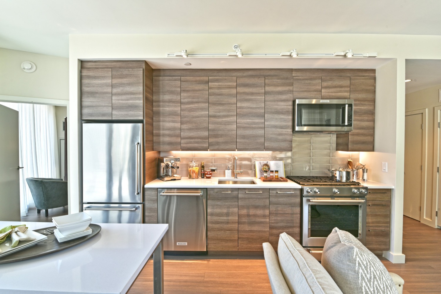 30 Dalton :  Kitchens featuring an array of KitchenAid appliances.