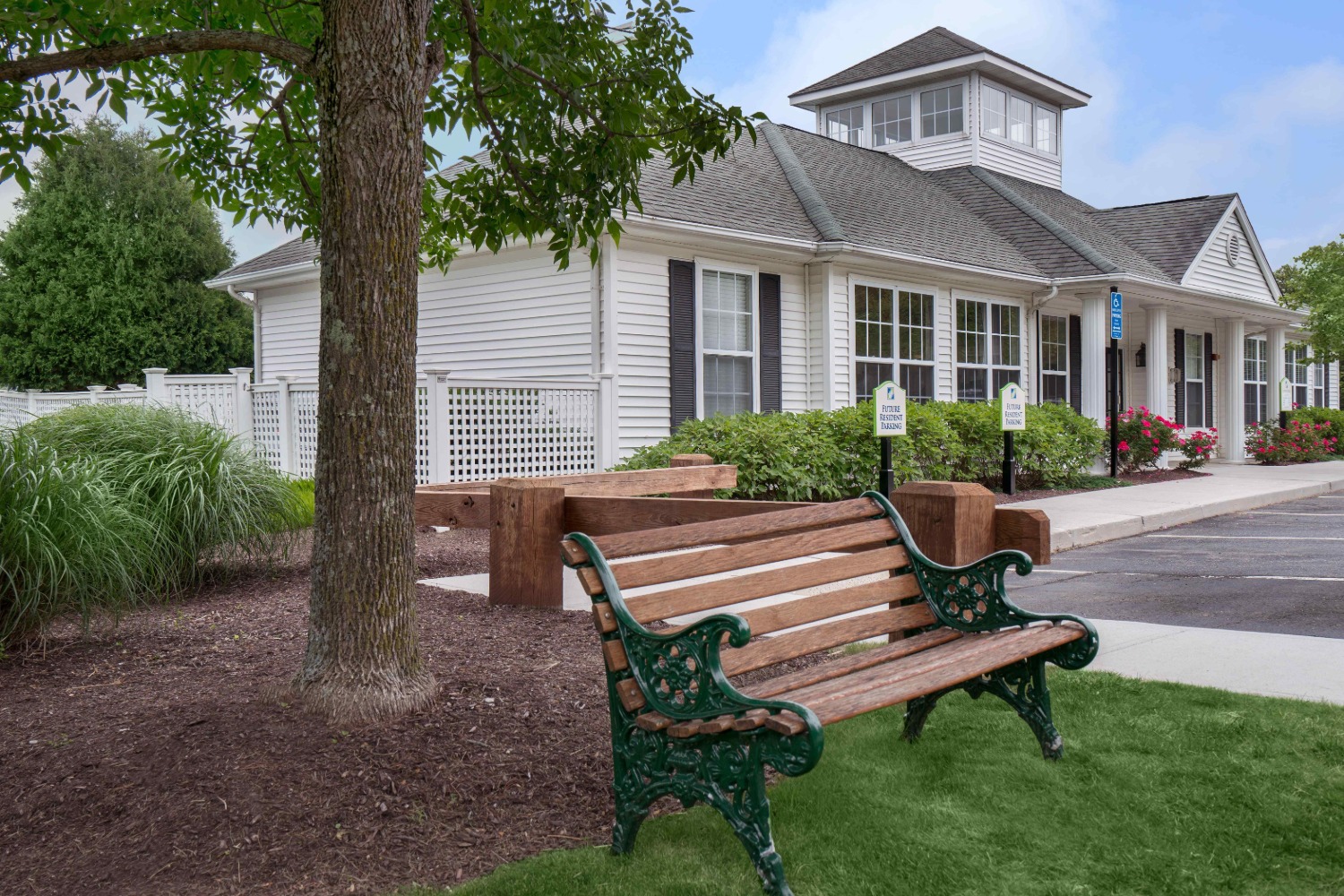 Willow Grove Apartment Homes : Leasing Office Exterior