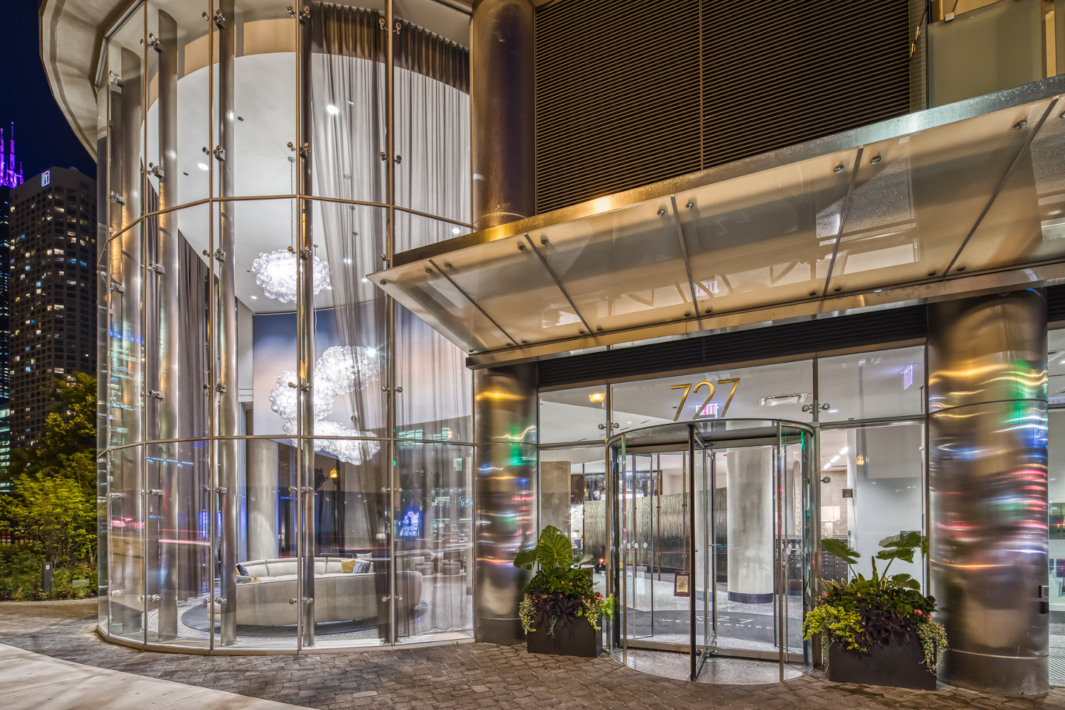 727 West Madison : Exterior Building Entrance