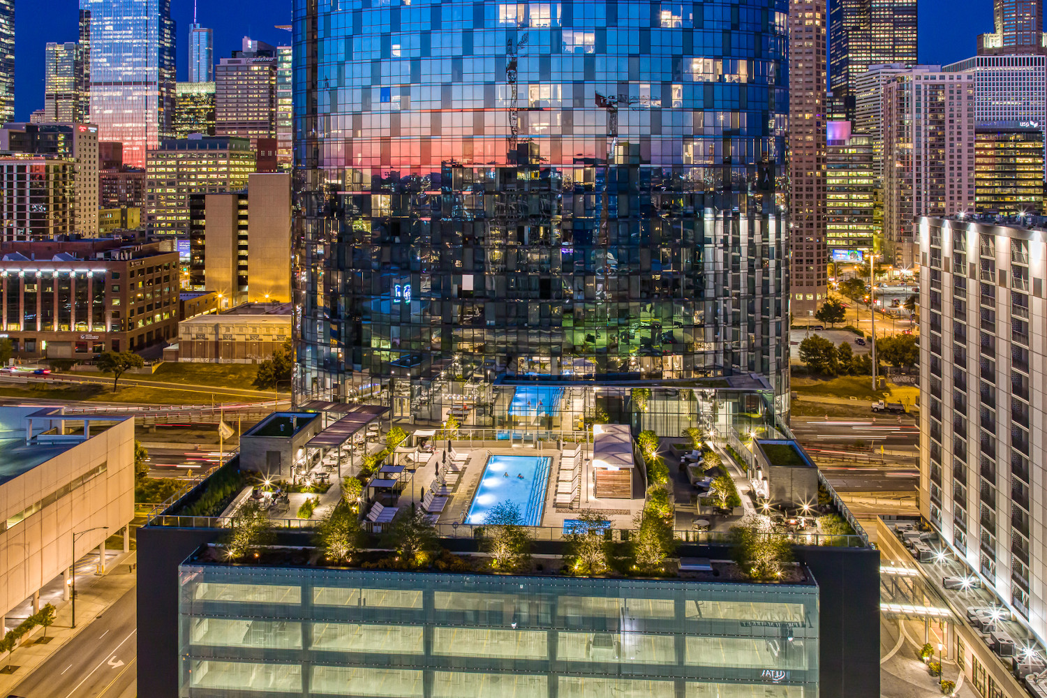 727 West Madison : Exterior Building Side