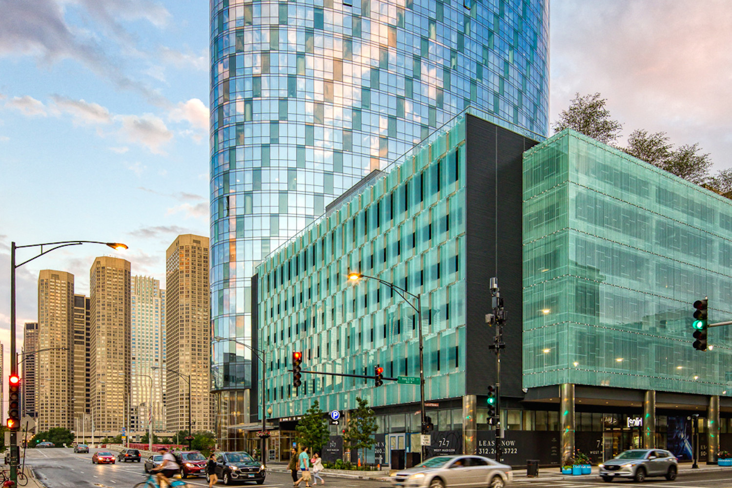 727 West Madison : Exterior Building Road