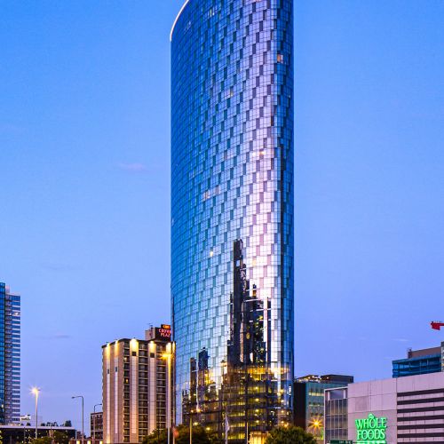 727 West Madison : Exterior Building Facade