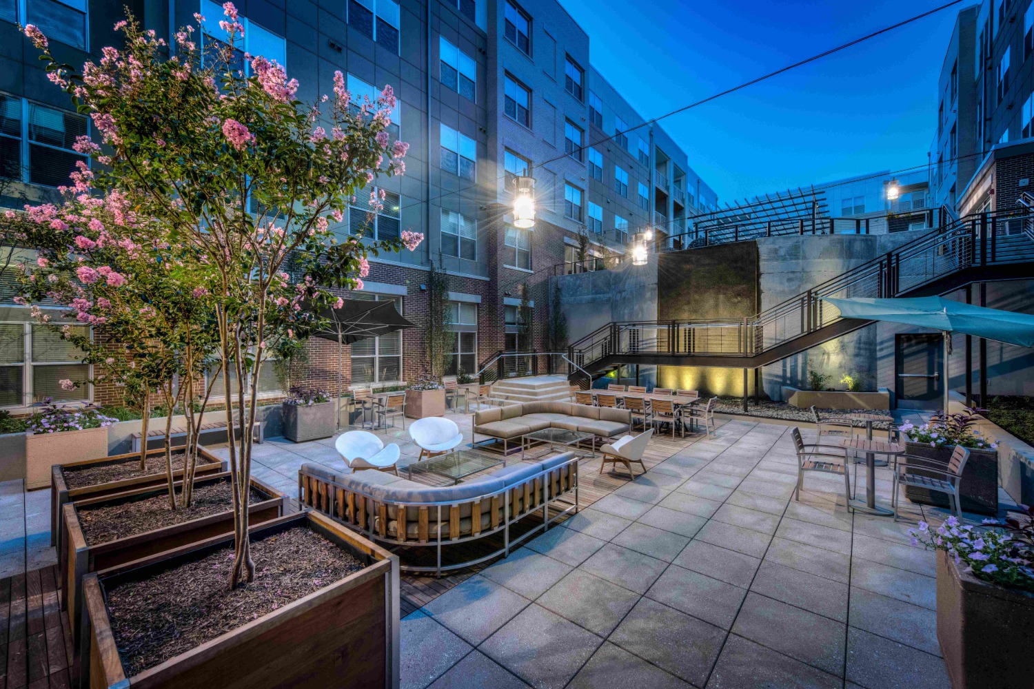 The Frasier : Courtyard