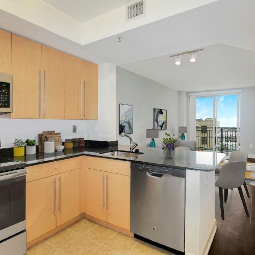 Spinnaker Bay at Harbor East : Welcome to your Sanctuary -- open, bright and with harbor views