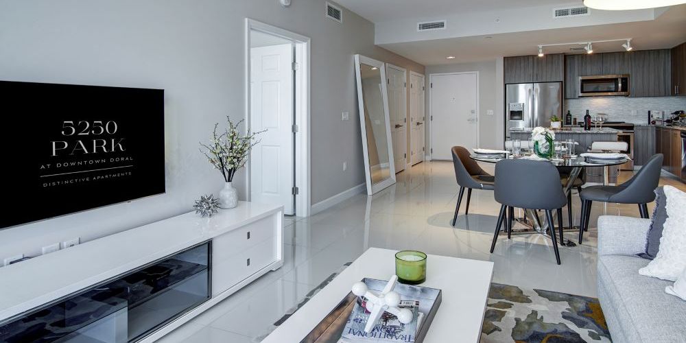 5250 Park at Downtown Doral : Living Room