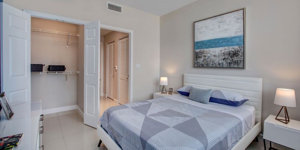 5250 Park at Downtown Doral : Bedroom