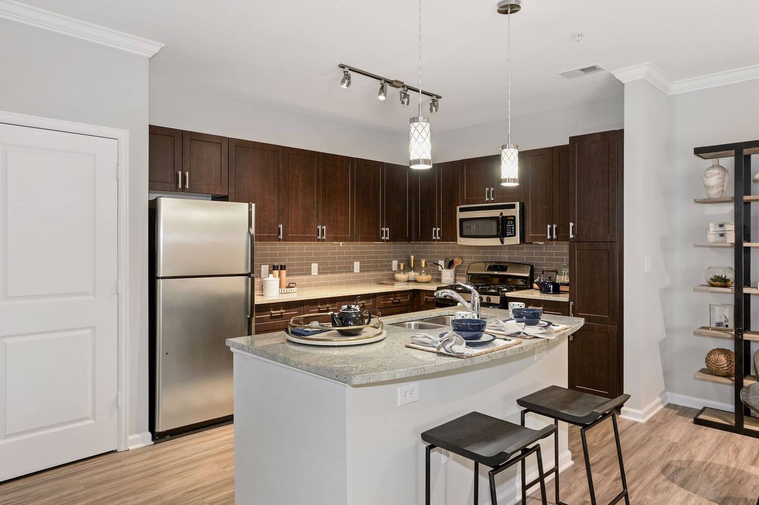 Enclave at Potomac Club Apartments : Your inner chef will adore the contemporary kitchen.