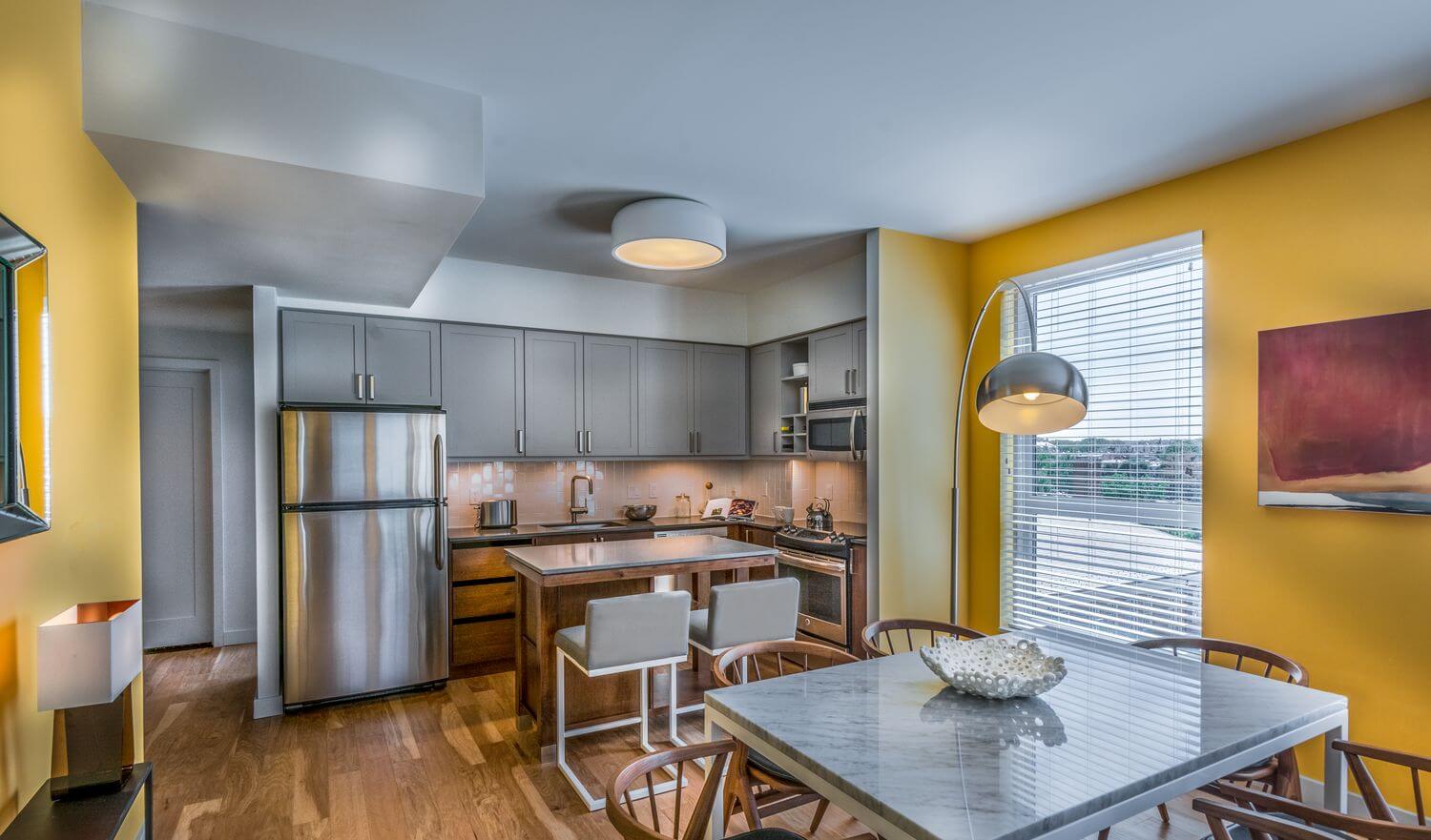 Station House : Light filled kitchen and dining area
